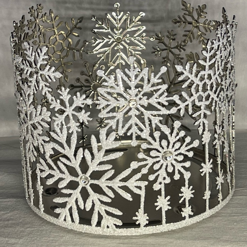 NWT Bath & Body Works 3-Wick Candle Holder | Falling Snow HARD TO FIND!!!
